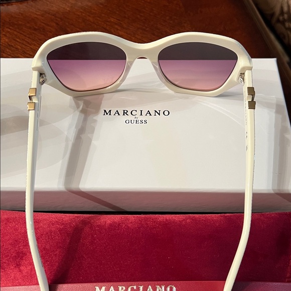 BRAND NEW GUESS BY MARCIANO GM00007 25F SUNGLASSES. NWOT - Picture 8 of 12